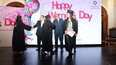 وزير القوى العاملة يكرم 35 سيدة في اليوم العالمي للمرأة