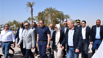 وزير السياحة والآثار يجتمع مع مديري الفنادق بالأقصر