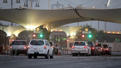 حركة كثيفة للمسافرين العائدين للمملكة على جسر الملك فهد