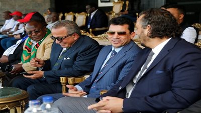 وزير الرياضة والجنايني يدعمان بيراميدز أمام زاناكو