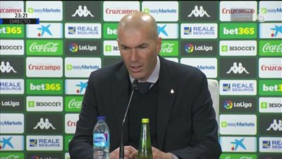 عاجل: زيدان يهاجم لاعبي الريال عقب الخسارة من بيتيس 