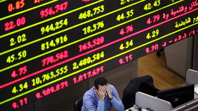 مع عودة التداول.. البورصة تواصل الهبوط ومؤشره الرئيسي يهوي 7.8% بالمنتصف