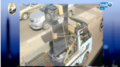 إعلامي يسخر من نقل أجهزة الـ
