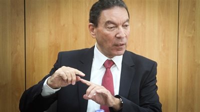 طبيب يوجه نصائح لمرضى الحساسية والجيوب الأنفية في الطقس السيئ