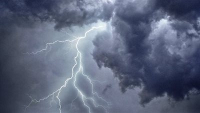 طقس مرعب خلال الساعات المقبلة.. الأرصاد تهيب المسؤولين وتحذر المواطنين