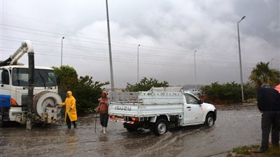 هطول أمطار غزيرة على أنحاء الشرقية وتعطل حركة السير 