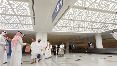 تعليق الرحلات لمطار الملك عبدالعزيز بعد اكتشاف حالتي اشتباه بكورونا