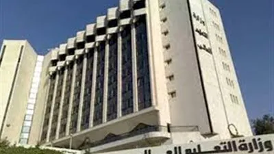 عاجل.. وزير التعليم العالي: تأجيل الدراسة غدا بالجامعات والمعاهد