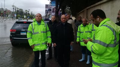 صرف إعانات لأسرة ضحايا سقوط المنازل بحلوان و15 مايو