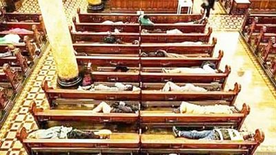 كنيسة رمسيس تفتح أبوابها أمام متضرري الطقس.. ومسجد الفتح يقدم وجبات ساخنة