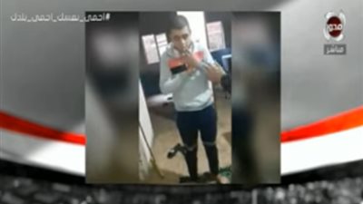 مدير مباحث الإنترنت الأسبق يعلق على تدخين شاب لسيجارة أثناء الصلاة