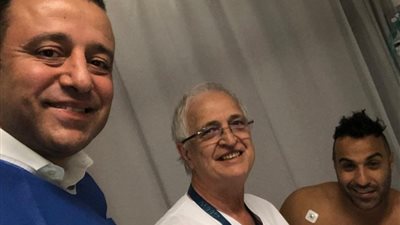 أحمد فهمي عن صورته داخل غرفة العمليات: 