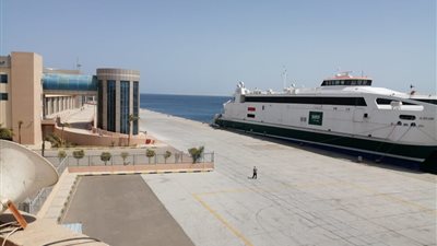 النقل: انتظام حركة القطارات والمترو والموانئ (صور)