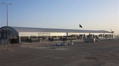 العراق: متظاهرون يطالبون بإغلاق مطار النجف بسبب كورونا