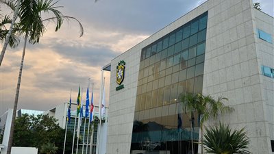 بعد اعتراض لاعبو جريميو.. الاتحاد البرازيلي يرضخ للتأجيل بسبب كورونا