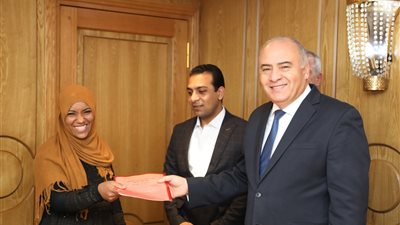 محافظ قنا: 12 وحدة سكنية للأسر الأولى بالرعاية