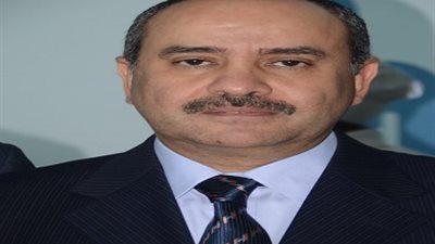 عنبة عن تعليق حركة الطيران: أهم حاجة صحة المواطن ومش مهم الخسائر