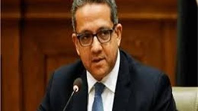 وزير السياحة: مليار دولار خسائر شهرية بسبب 