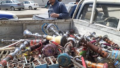 حملات مكثفة على مقاهي بورسعيد.. ومصادرة مئات الشيش (صور)