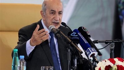 الجزائر تقرر اغلاق كل المنافذ البرية والبحرية والجوية للحد من انتشار 