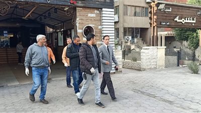 ضبط مواد مخدرة و349 شيشة خلال حملة إغلاق المقاهى بالنزهة (صور)