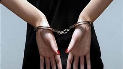 الساعة بـ 2000 جنيه.. حبس فتاتين لممارستهما الدعارة في الدقي