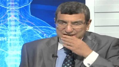 أستاذ صحة عامة عن كورونا: لسة مفيش عقار.. وبأيدينا نهزمه