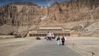 رئيس لجنة السياحة بالأقصر: لن نسرح العمالة.. والأجانب يفضلون مصر 