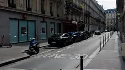 فرنسا تعلن فرض حظر التجوال في 