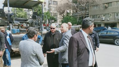 محافظ القاهرة ونائبه يتفقدان أعمال تطوير جسر السويس