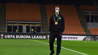 عالم فيروسات ألماني يصدم جماهير كرة القدم بشأن القضاء على فيروس كورونا