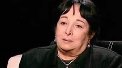 سميرة عبدالعزيز: دوري في مسرحية 