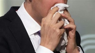 طبيب بريطاني يكشف أعراضا جديدة للإصابة فيروس كورونا (اعرف التفاصيل)