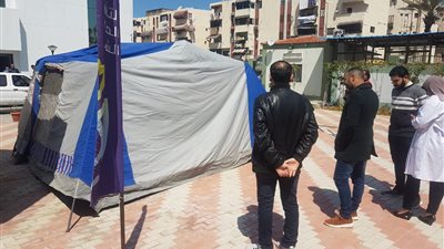 خيام بمستشفيات بورسعيد للكشف على درجة الحرارة (صور)