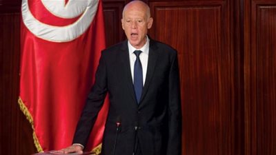 عاجل.. الرئيس التونسي يأمر الجيش بالنزول لتطبيق حظر التجول