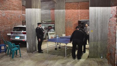 بسبب كورونا.. إغلاق ١٣ منشآة تجارية ورياضية في الفيوم (صور)