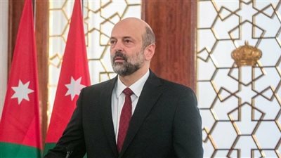 رئيس الوزراء الأردني: سنقوم بإغلاق المحال التجارية غدا 
