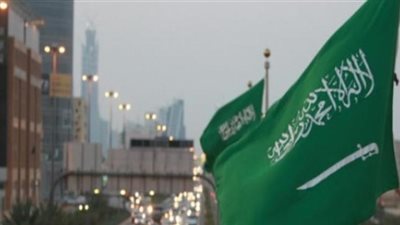 السعودية تسمح للمصريين العالقين بتمديد تأشيرات الزيارة لمدة مماثلة 