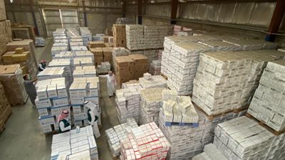 الفرق الرقابية بمكة المكرمة تضبط منشأة خزّنت 4 ملايين كمامة