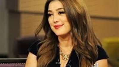 في زمن الحظر.. كندا علوش أول ممثلة تحتفل بعيد ميلادها 