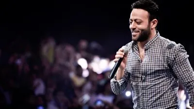 بعد حفلته الأونلاين.. تامر عاشور الأكثر بحثا على جوجل (فيديو)