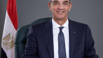 وزير الاتصالات يكشف عن سبب ضعف كفاءة شبكة الإنترنت