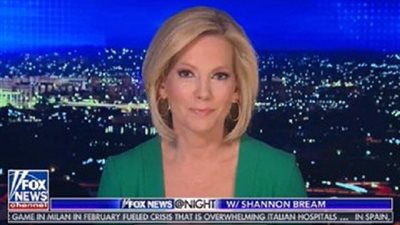 شاهد.. مذيعة تخرج على الهواء مباشرة من غرفة نومها