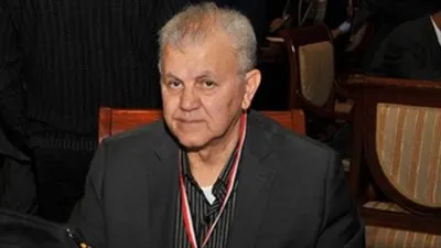 برلماني: أين الصحة من تكدس أولياء الأمور لشراء شريحة التابلت ؟