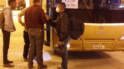 وزير النقل يتابع نقل ركاب 4 قطارات قادمة من أسوان إلى القاهرة