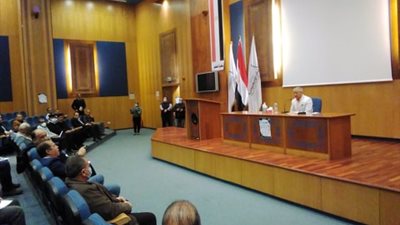 قيادات ميناء الإسكندرية تتابع إجراءات تعقيم البضائع والشاحنات