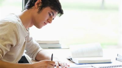  التعليم تلجأ لتعديل امتحانات الصفين الأول والثاني الثانوي