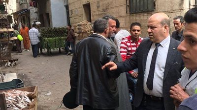 غلق محال بيع دواجن وأسماك ولحوم غير صالحة في باب الشعرية 