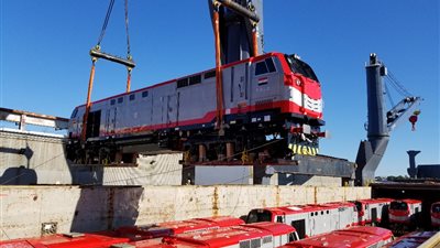 اليوم.. وزير النقل يشهد وصول 20 جرارا جديدا لميناء الإسكندرية