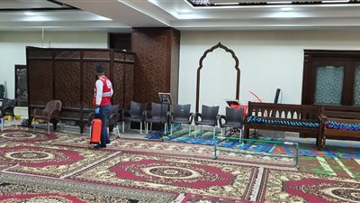 حملات تطهير وتعقيم بالأماكن العامة والحيوية في الغردقة (صور)